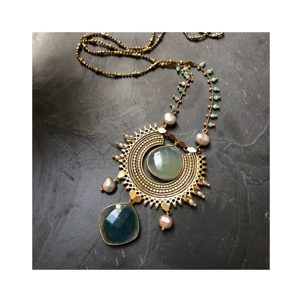 Collier amovible en laiton pierres semi précieuses et perles de culture artisanal paris